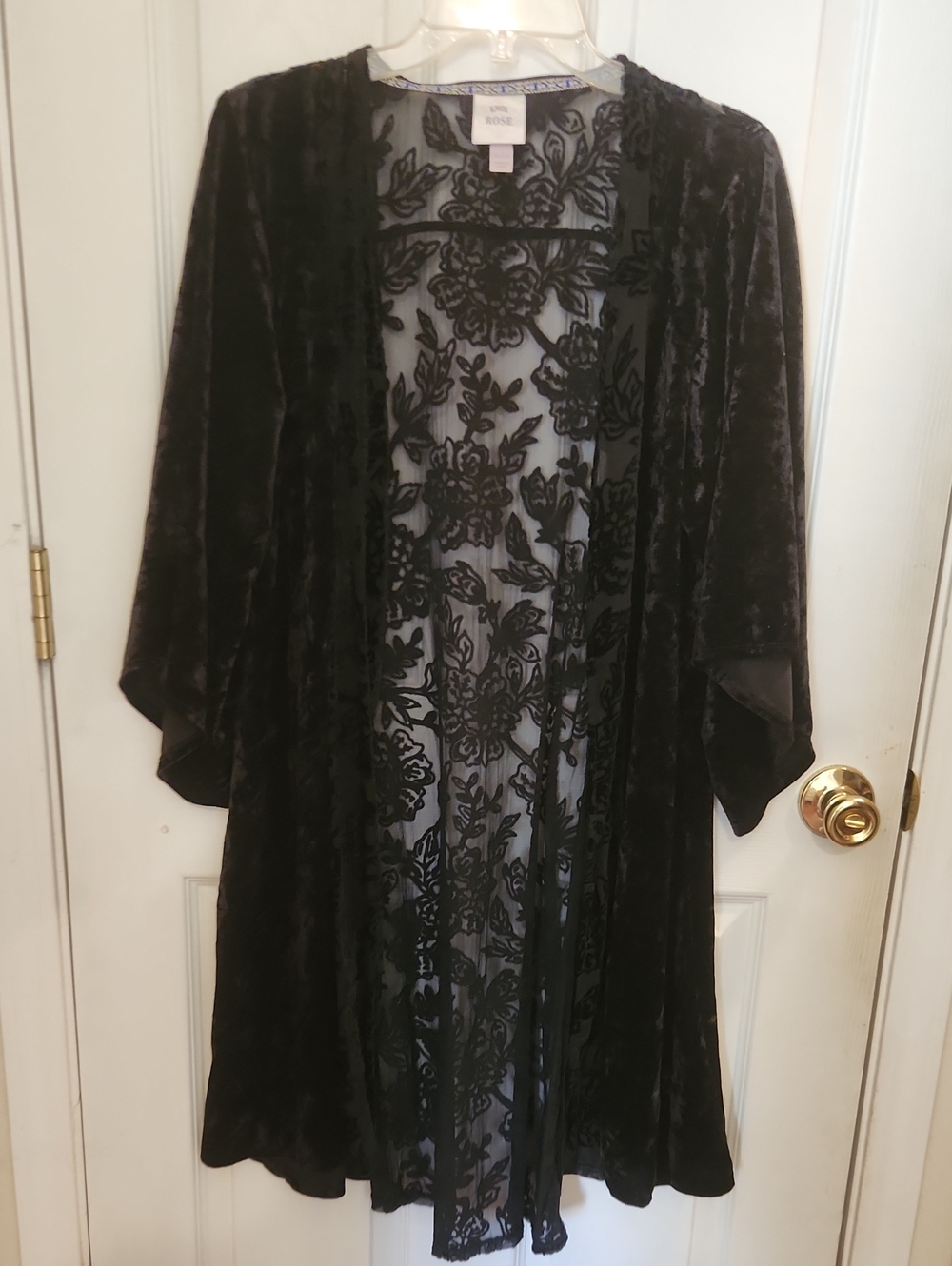 Knox Rose Black Velvet Kimono with Floral Lace Back